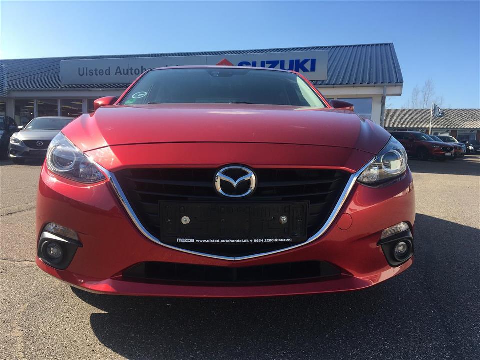 Rød Mazda 3 fra 2015