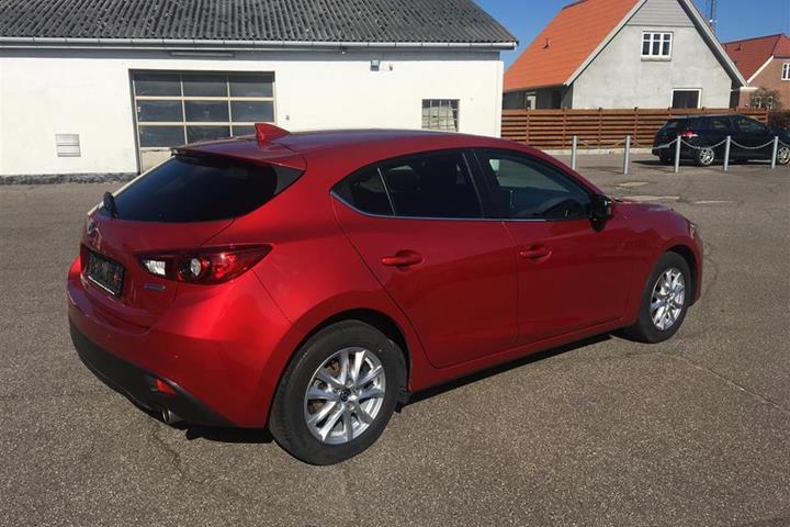 Rød Mazda 3 fra 2015