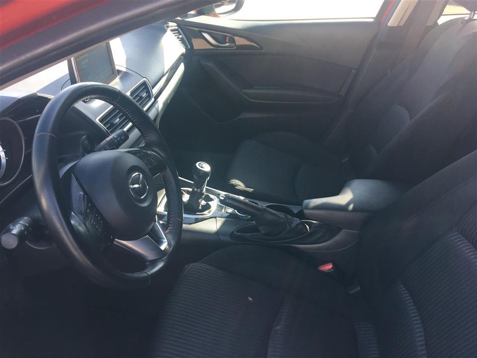 Rød Mazda 3 fra 2015