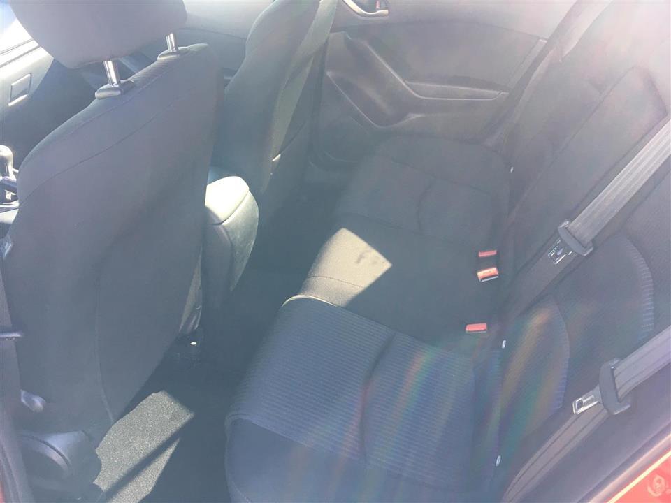 Rød Mazda 3 fra 2015