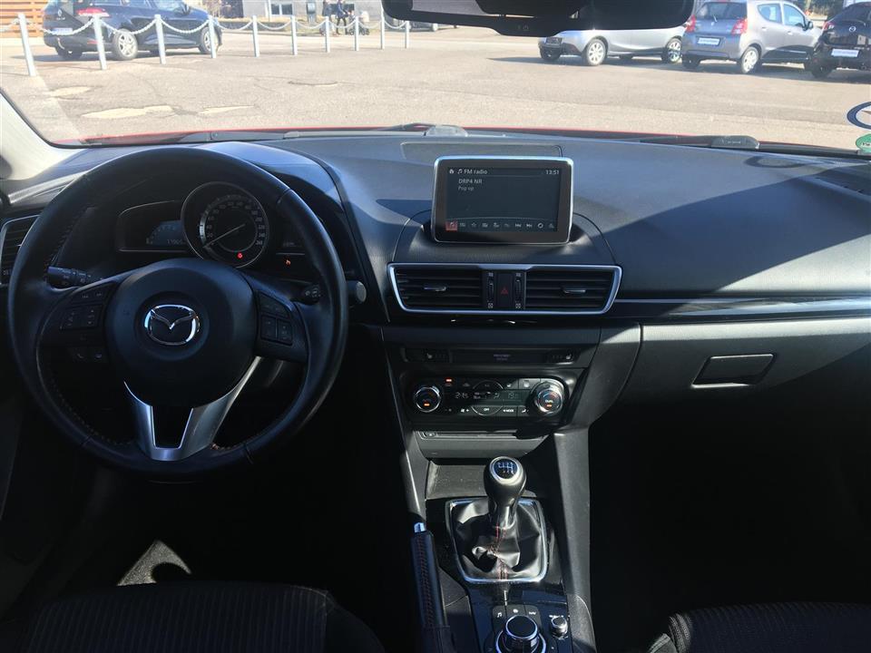 Rød Mazda 3 fra 2015