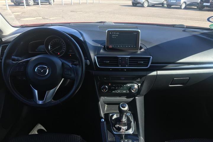 Rød Mazda 3 fra 2015