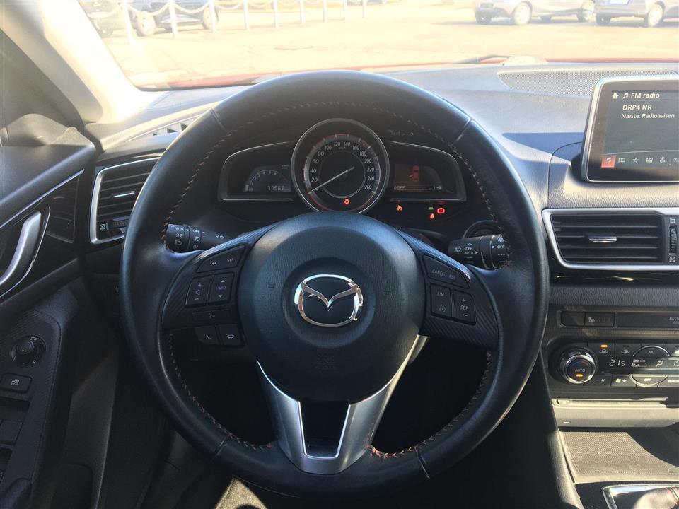 Rød Mazda 3 fra 2015