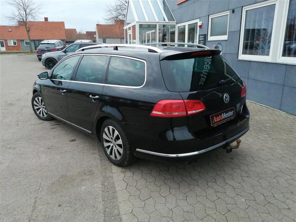 Sort VW Passat fra 2013