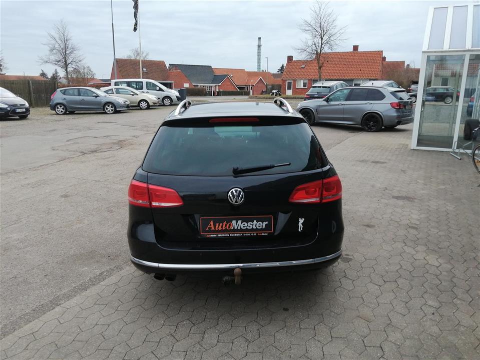 Sort VW Passat fra 2013