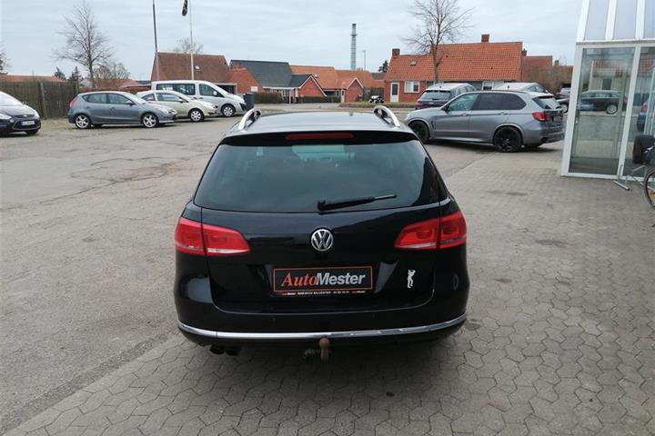Sort VW Passat fra 2013