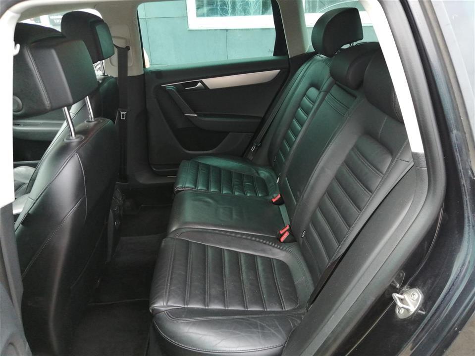 Sort VW Passat fra 2013