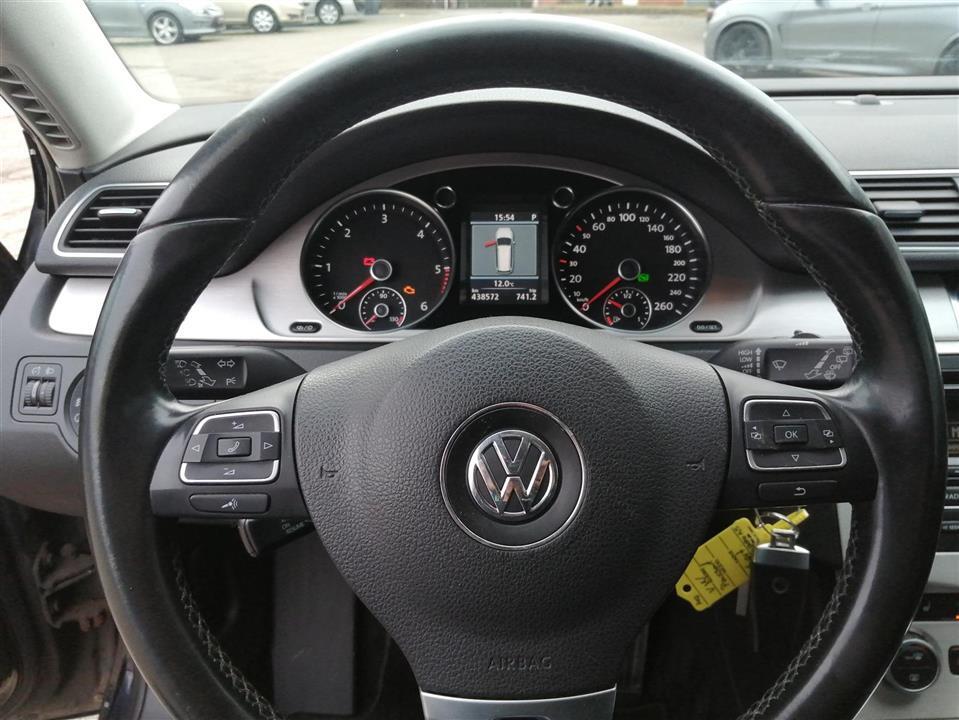 Sort VW Passat fra 2013
