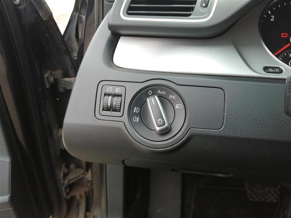 Sort VW Passat fra 2013