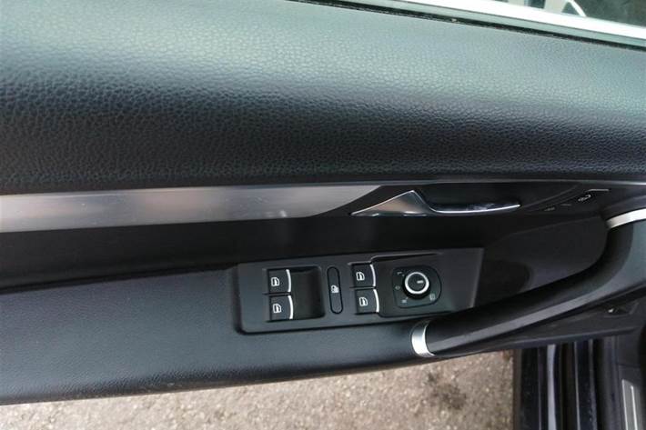 Sort VW Passat fra 2013