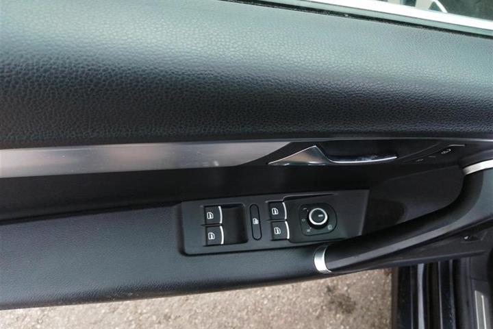 Sort VW Passat fra 2013