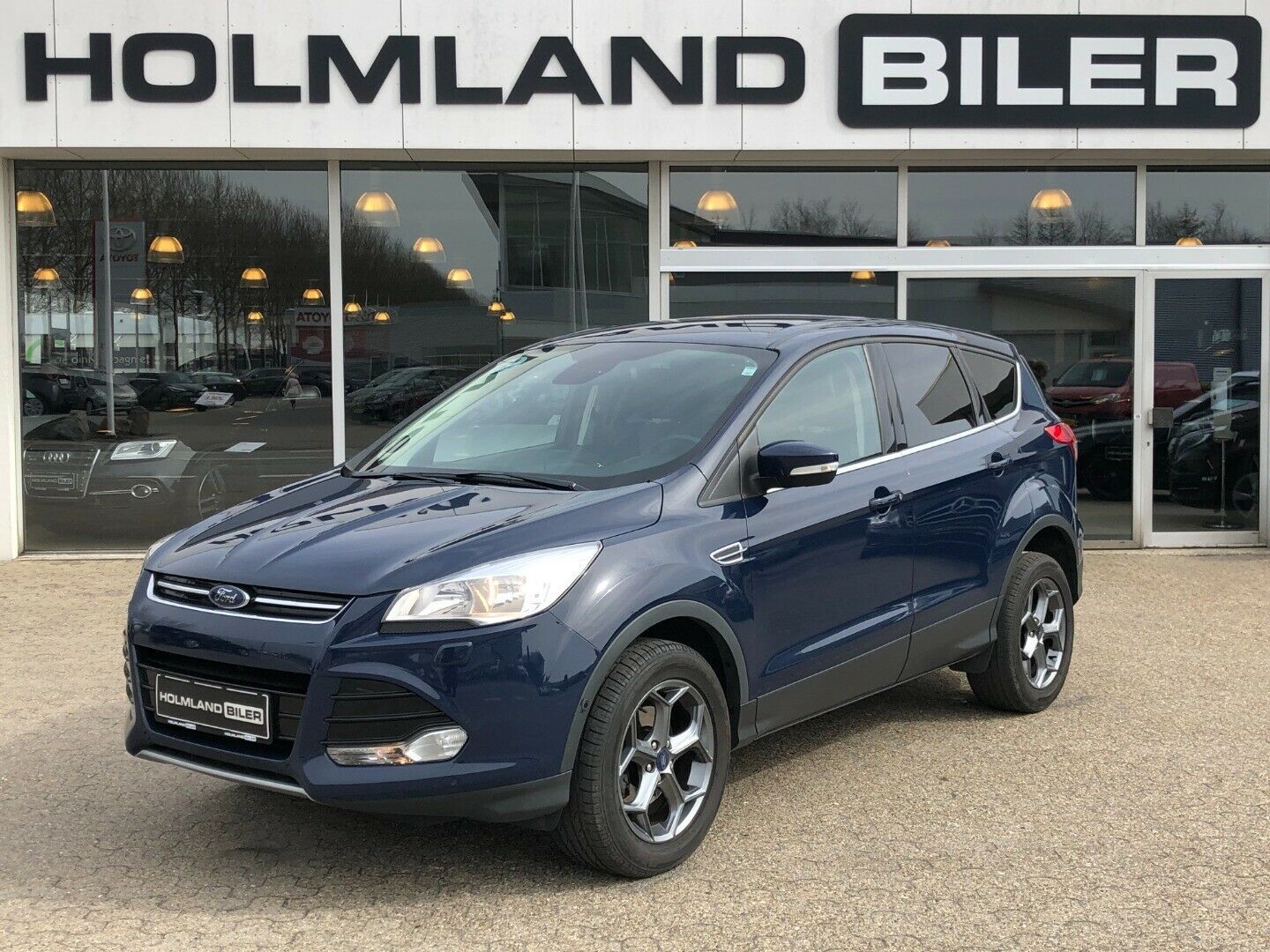 Blå Ford Kuga fra 2015