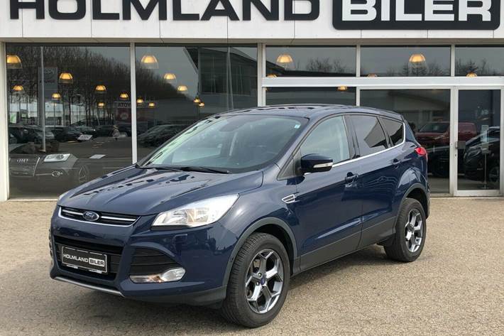 Blå Ford Kuga fra 2015