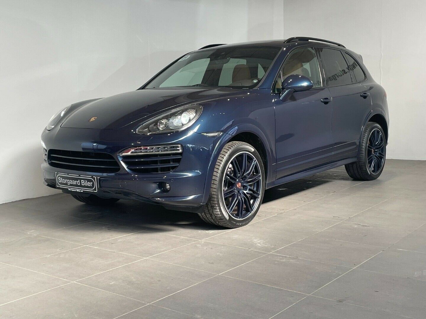 Blå Porsche Cayenne fra 2013