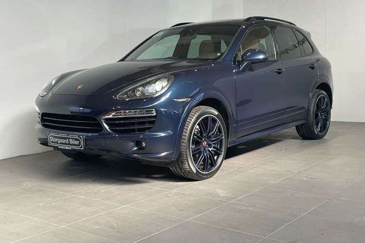 Blå Porsche Cayenne fra 2013