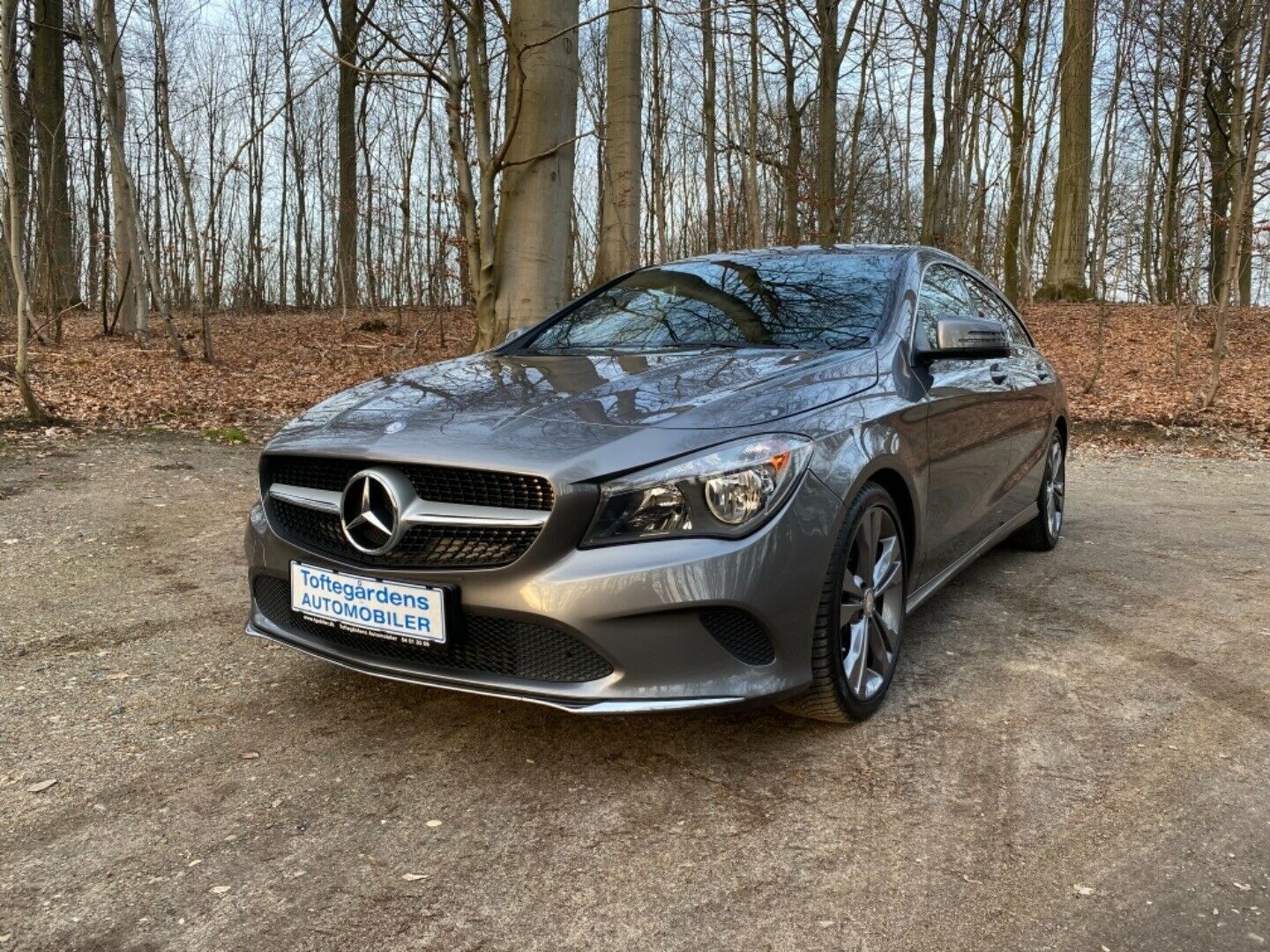 Grå Mercedes CLA200 fra 2017