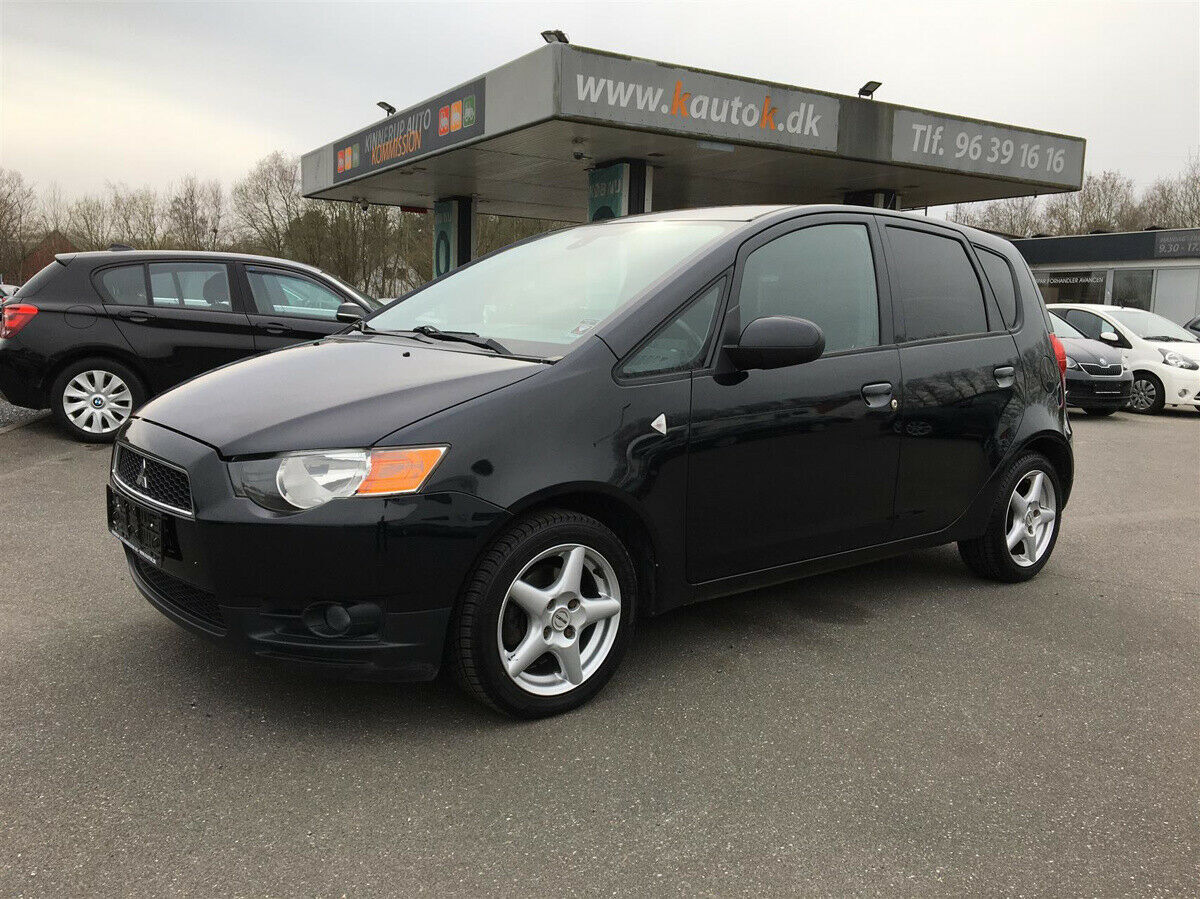Sort Mitsubishi Colt fra 2011