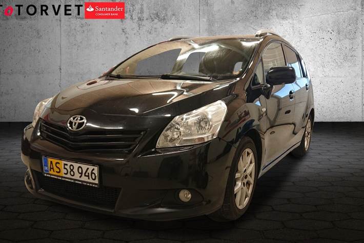 Sort Toyota Sportsvan fra 2013