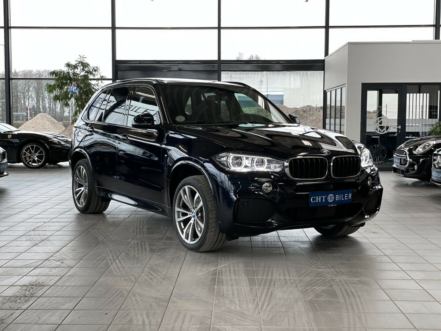 Grå BMW X5 fra 2018