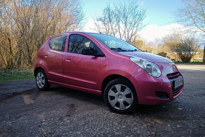 Pink Suzuki Alto fra 2009