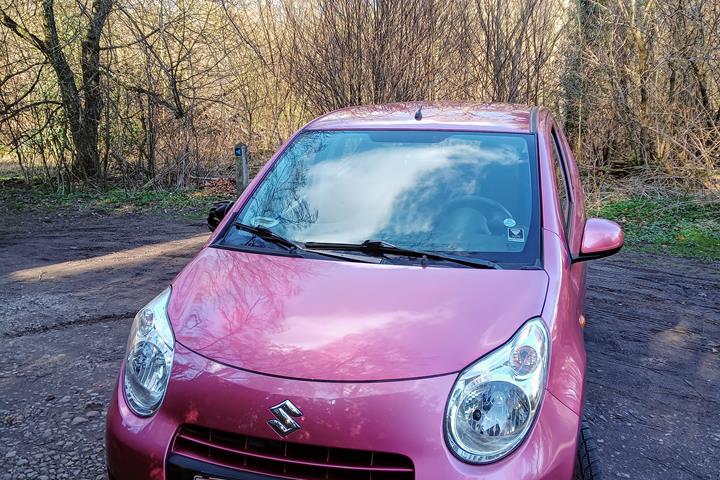 Pink Suzuki Alto fra 2009
