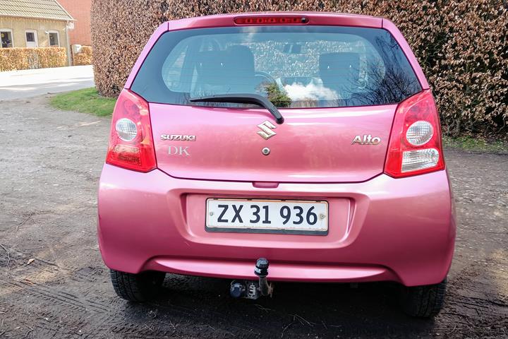 Pink Suzuki Alto fra 2009
