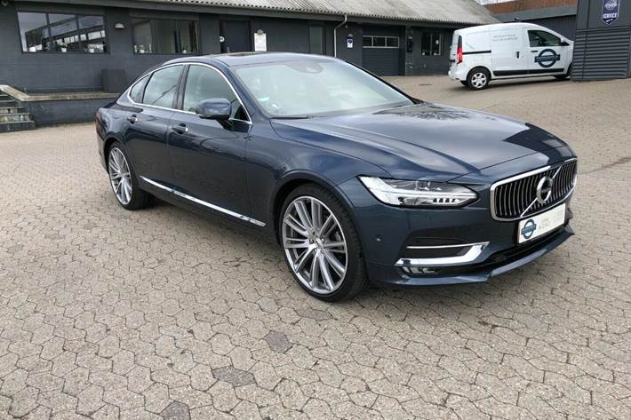 Blå Volvo S90 fra 2018
