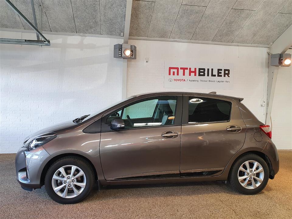 Bronze Toyota Yaris fra 2020