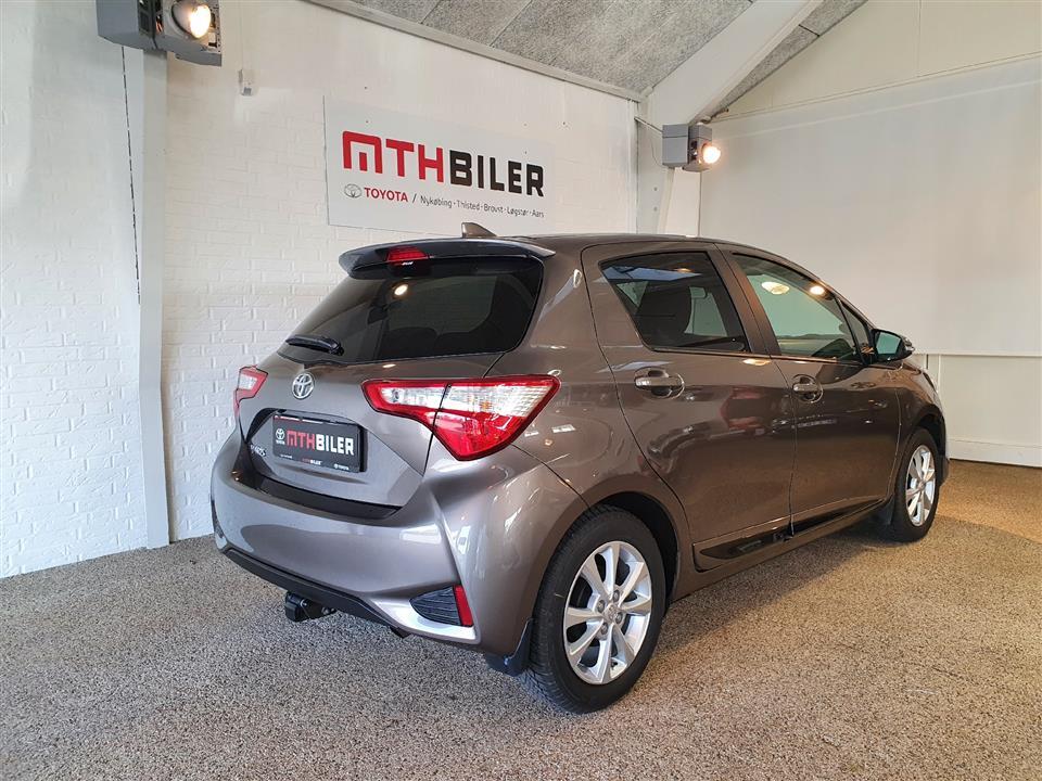 Bronze Toyota Yaris fra 2020