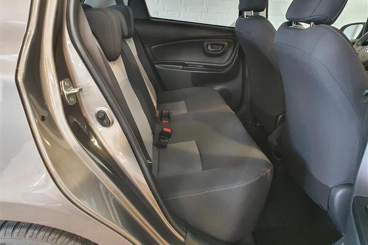 Bronze Toyota Yaris fra 2020