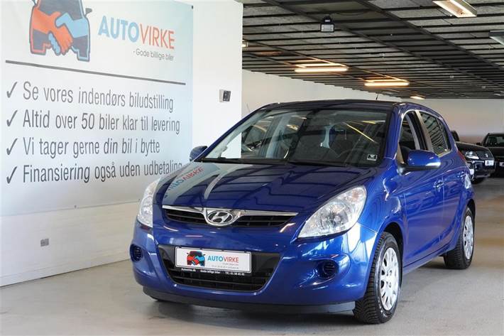 Blå Hyundai i20 fra 2010