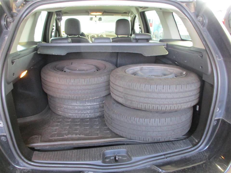 Sort Dacia Logan fra 2014