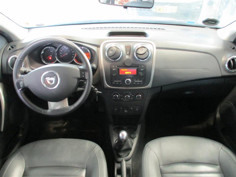 Sort Dacia Logan fra 2014
