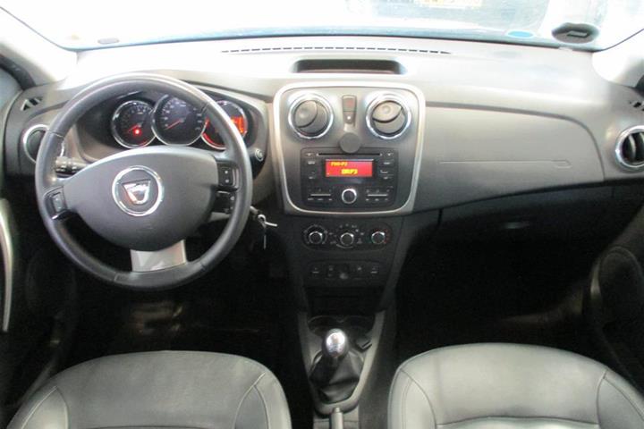 Sort Dacia Logan fra 2014