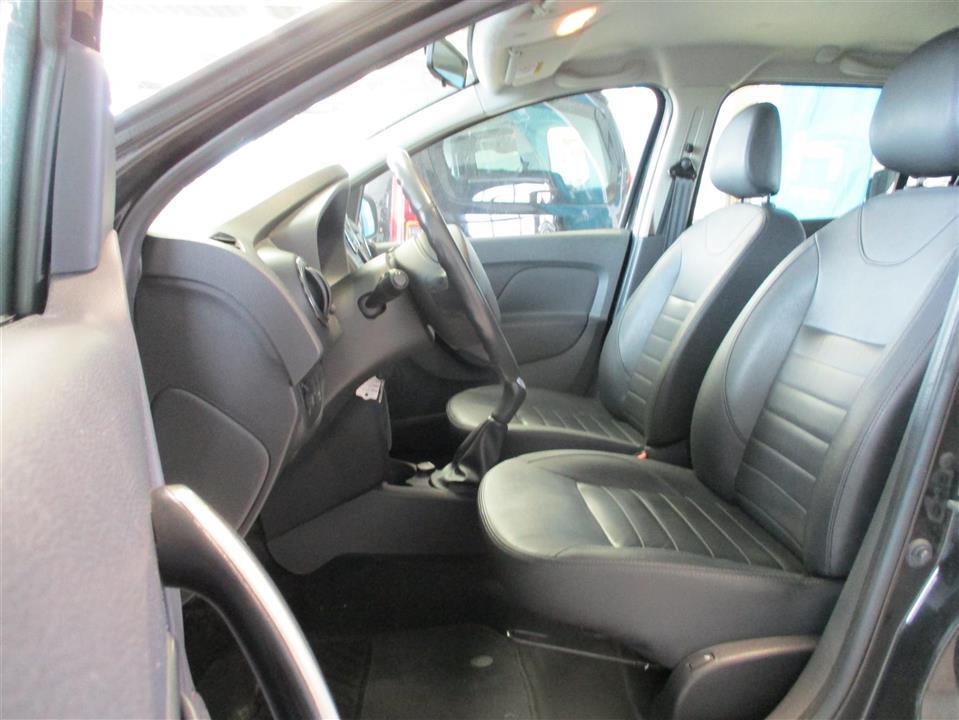 Sort Dacia Logan fra 2014