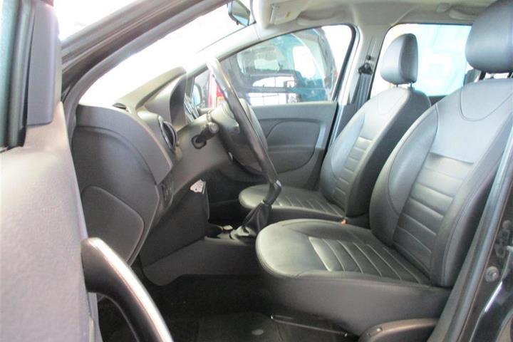 Sort Dacia Logan fra 2014