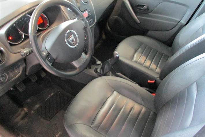 Sort Dacia Logan fra 2014