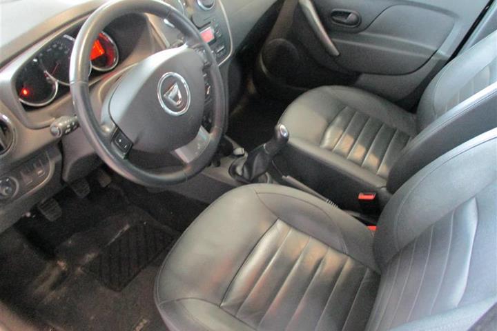 Sort Dacia Logan fra 2014