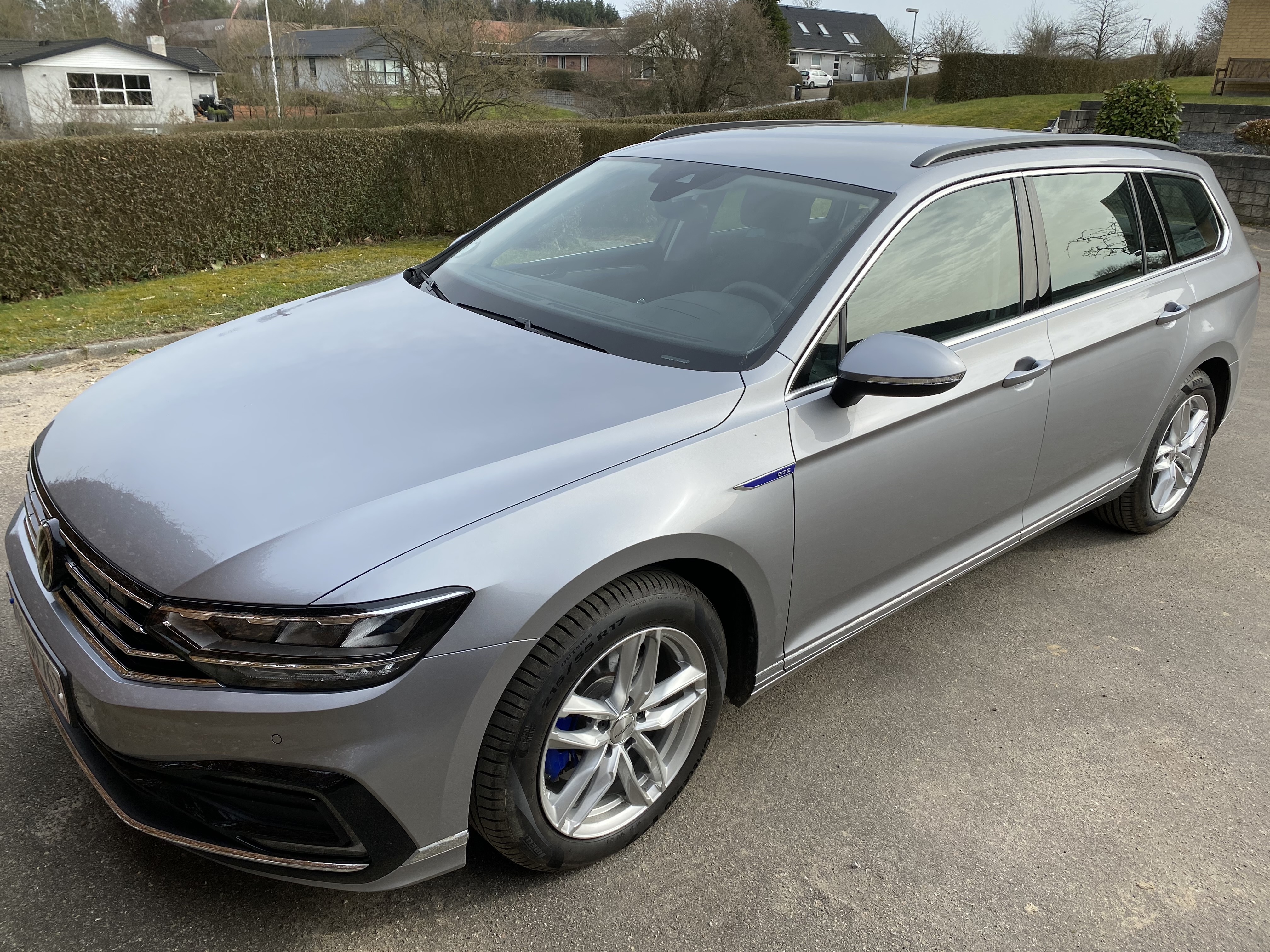 Grå VW Passat fra 2020