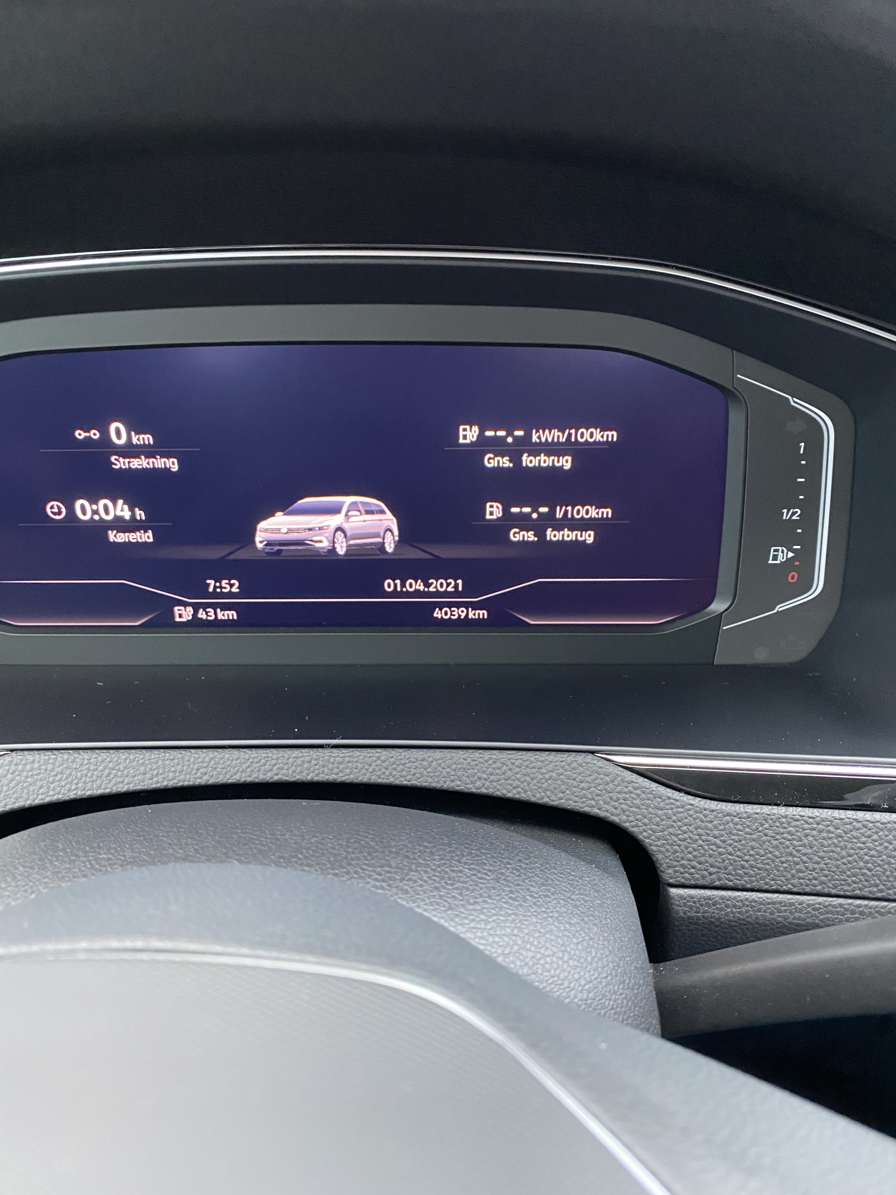 Grå VW Passat fra 2020