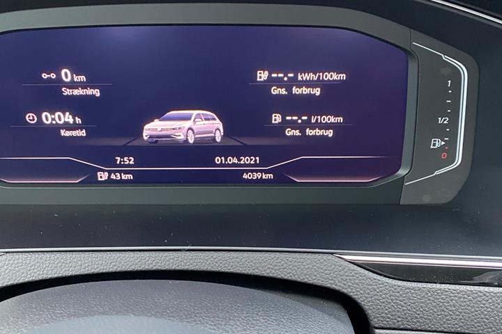 Grå VW Passat fra 2020