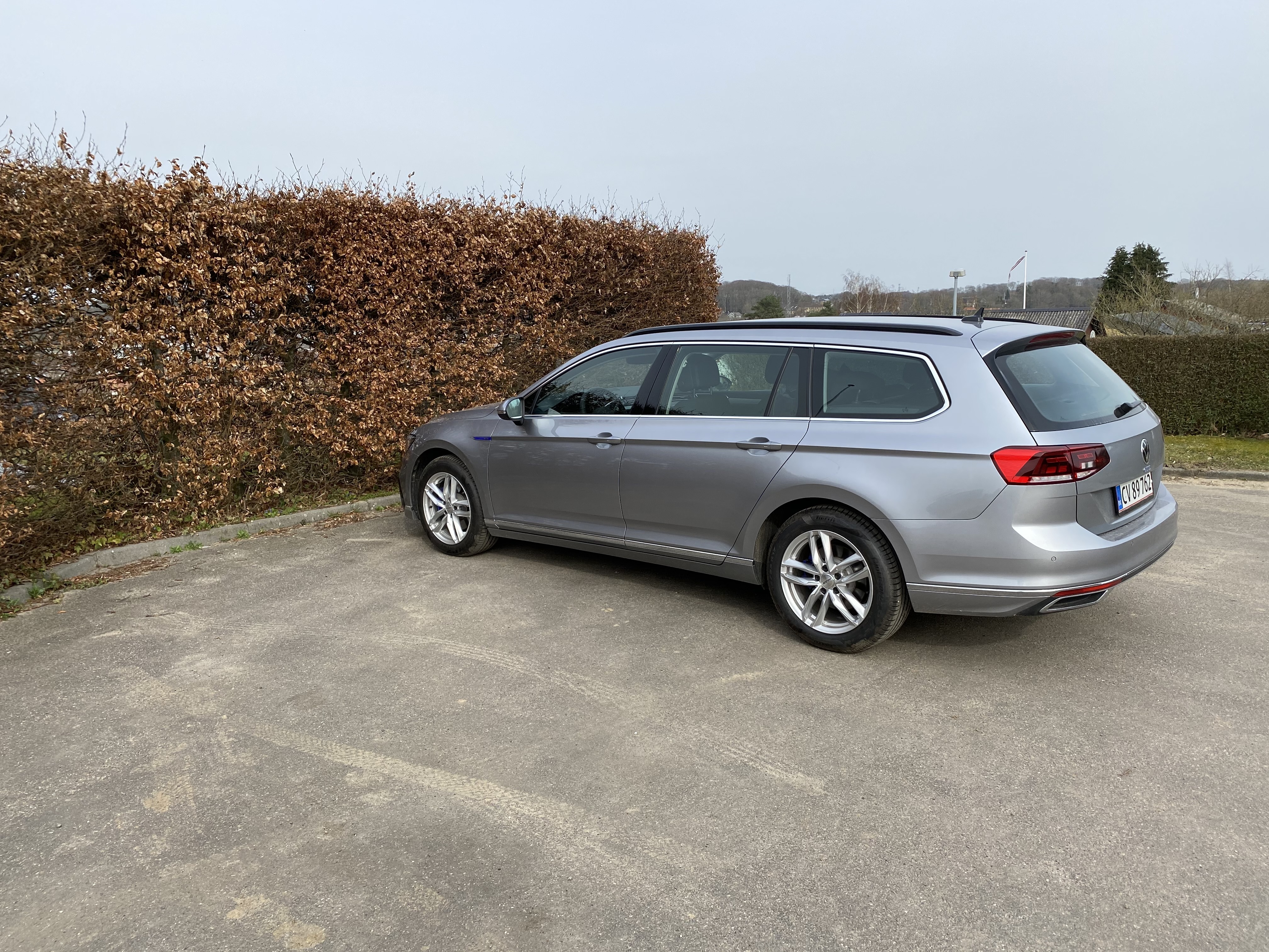 Grå VW Passat fra 2020