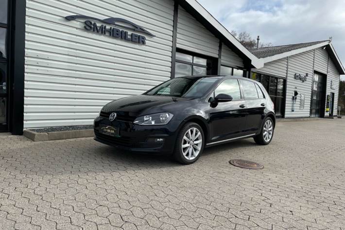 Grå VW Golf VII fra 2016