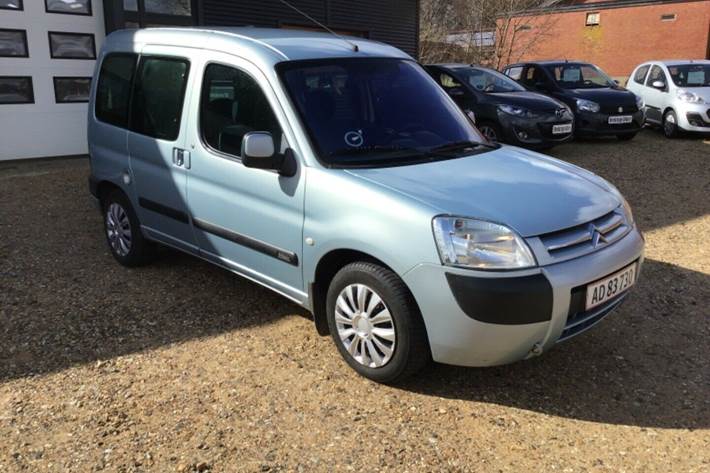 Blå Citroën Berlingo fra 2004