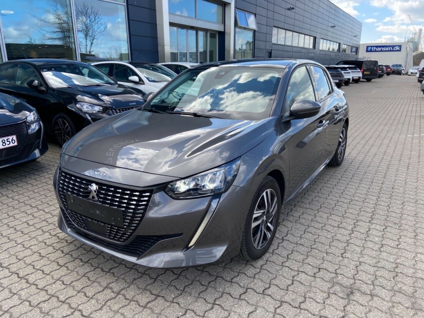 Grå Peugeot 208 fra 2020