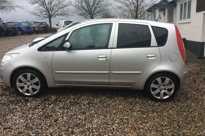 Sølv Mitsubishi Colt fra 2008