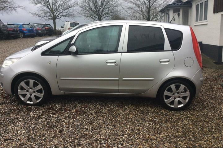 Sølv Mitsubishi Colt fra 2008