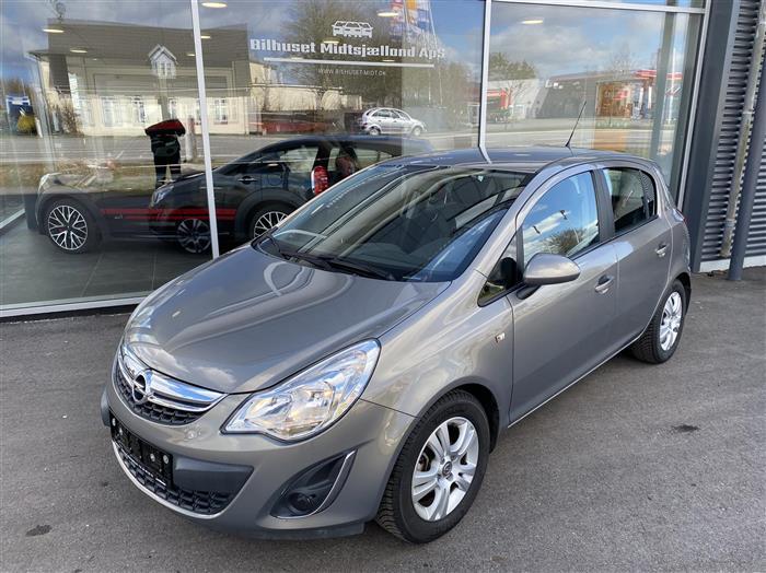 Orange Opel Corsa fra 2013