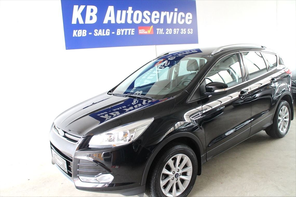 Sort Ford Kuga fra 2015