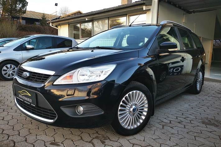 Grå Ford Focus fra 2008